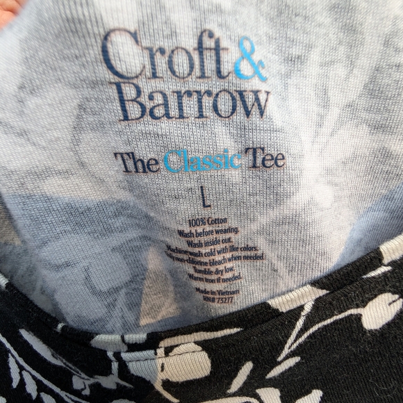 Croft & Barrow Essential Crewneck TeeColor: Black Multi Floral, Size: L (EUC) - Picture 3 of 8